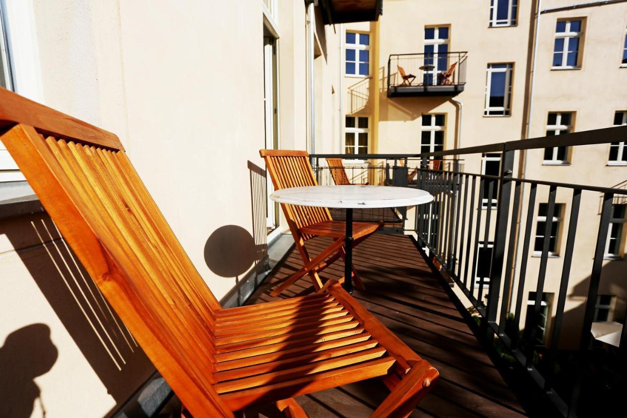 One-Bedroom Apartment Balcony,1006878577:JPEG