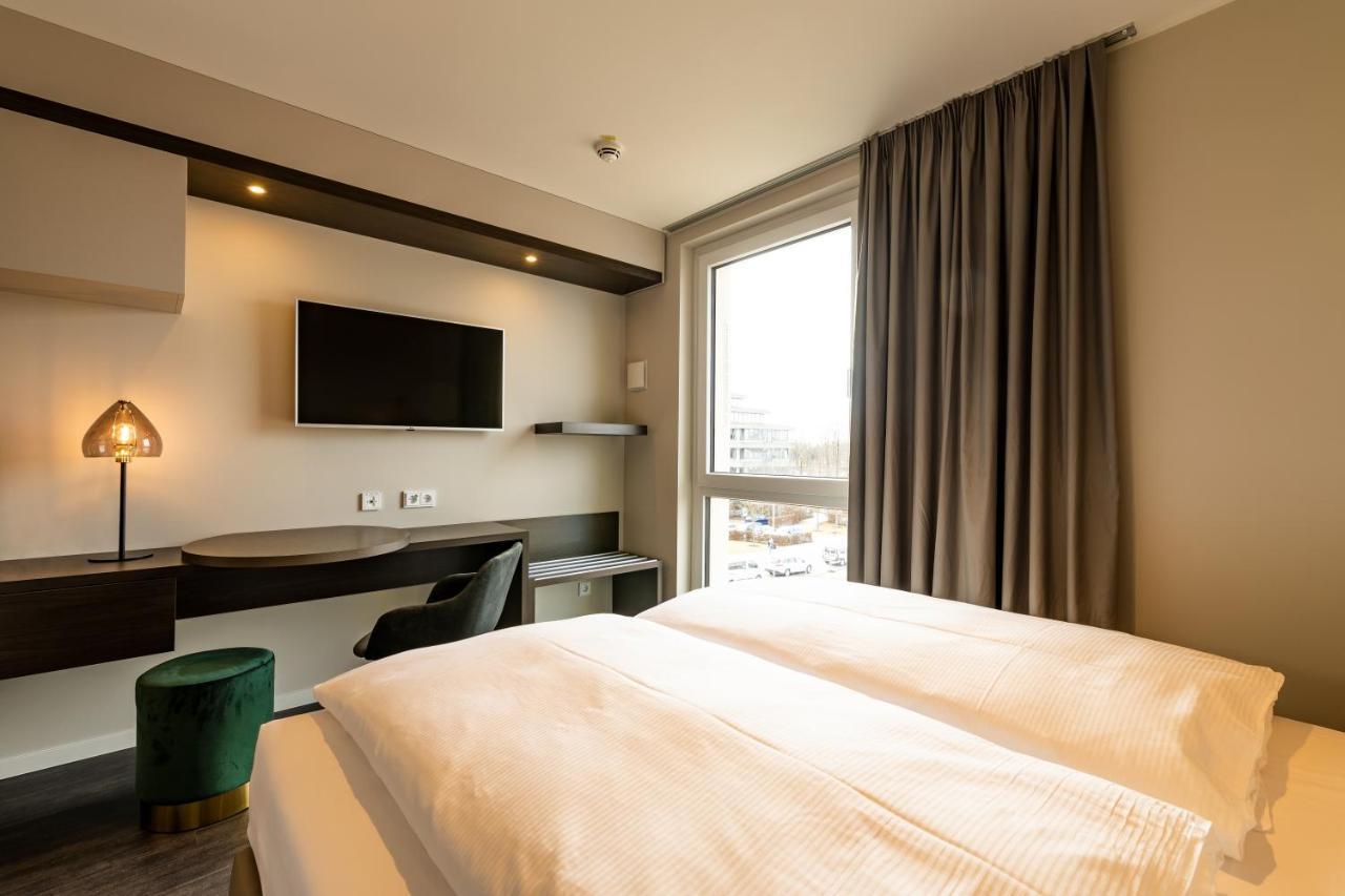 Studio,1165025778:JPEG