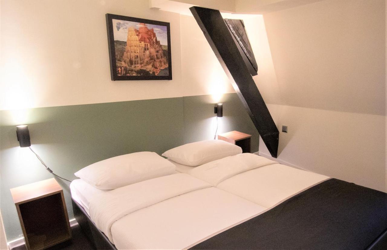 One-Bedroom Apartment,1195712260:JPEG