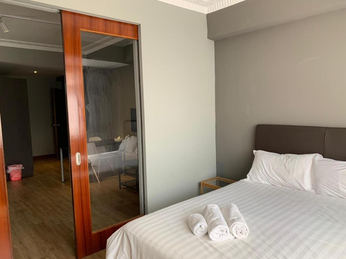 Deluxe  One-Bedroom,1196175604:JPEG