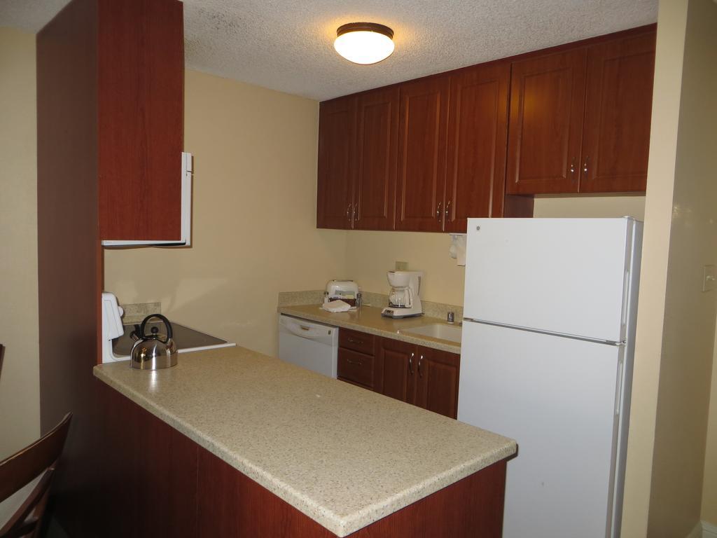 One-Bedroom Suite (No Resort Fee)