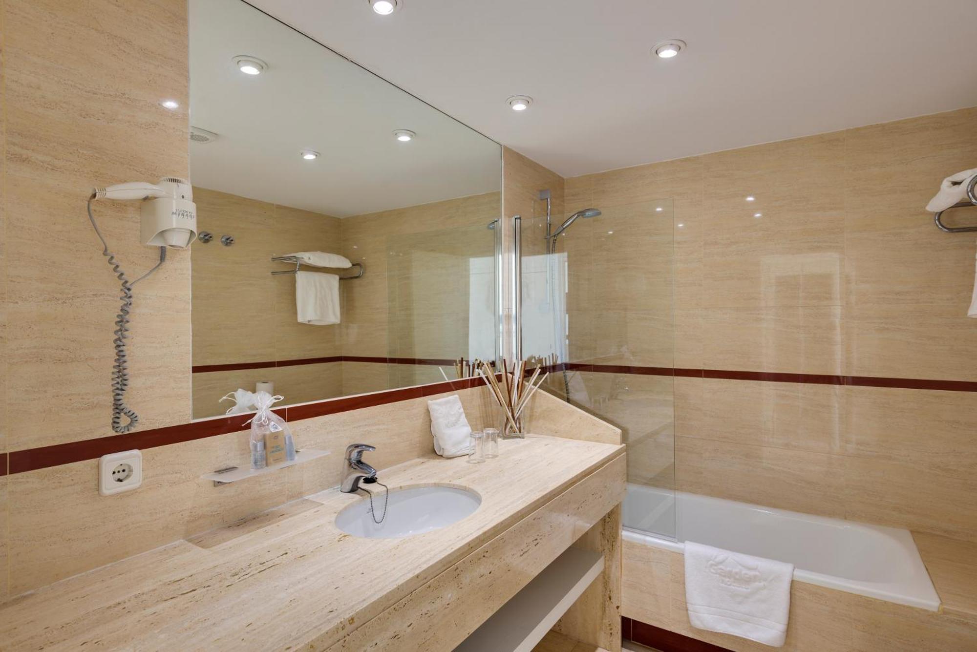 Suite with Front Sea View
