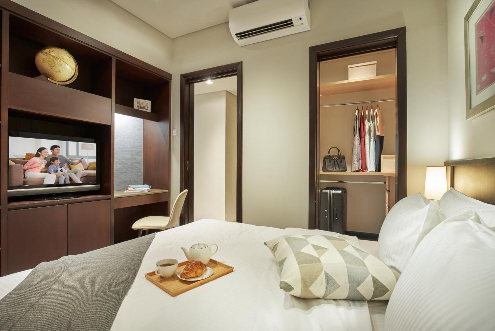 Deluxe One-Bedroom Apartment