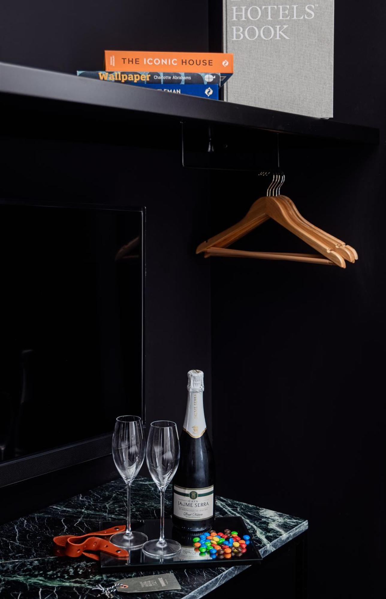 One Bedroom Apartment With Kitchen