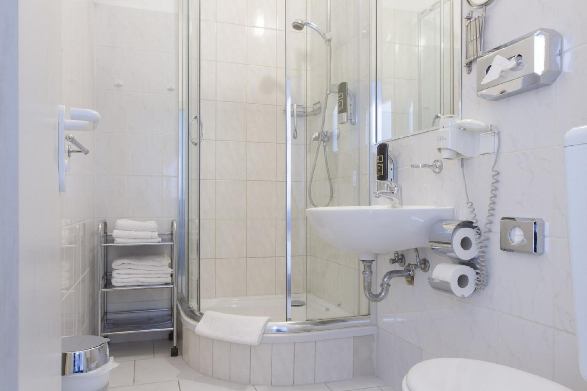 Triple Room,1219220800:JPEG