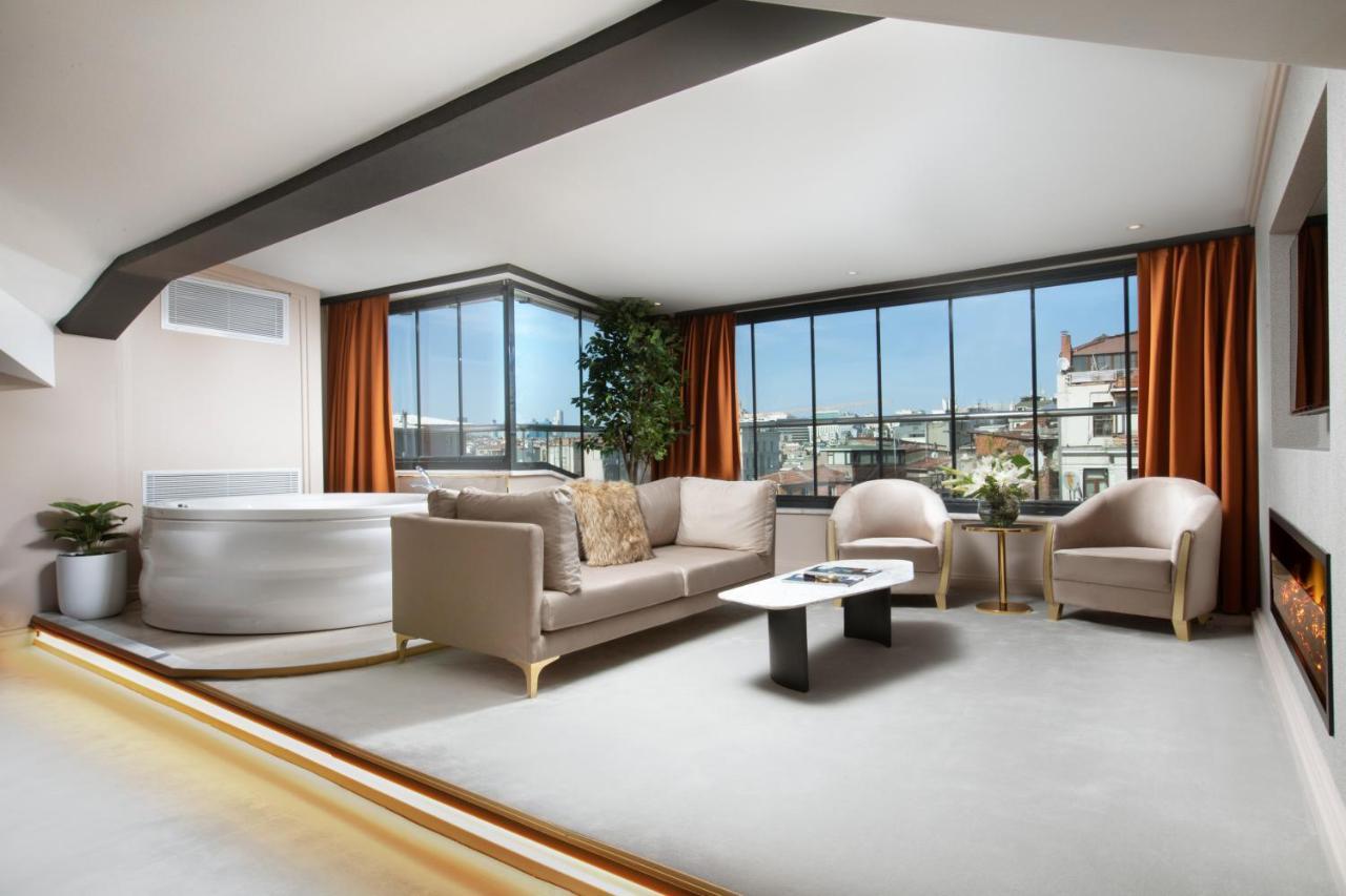 Penthouse Suite with Jaccuzi ~ Fireplace,1234325711:JPEG