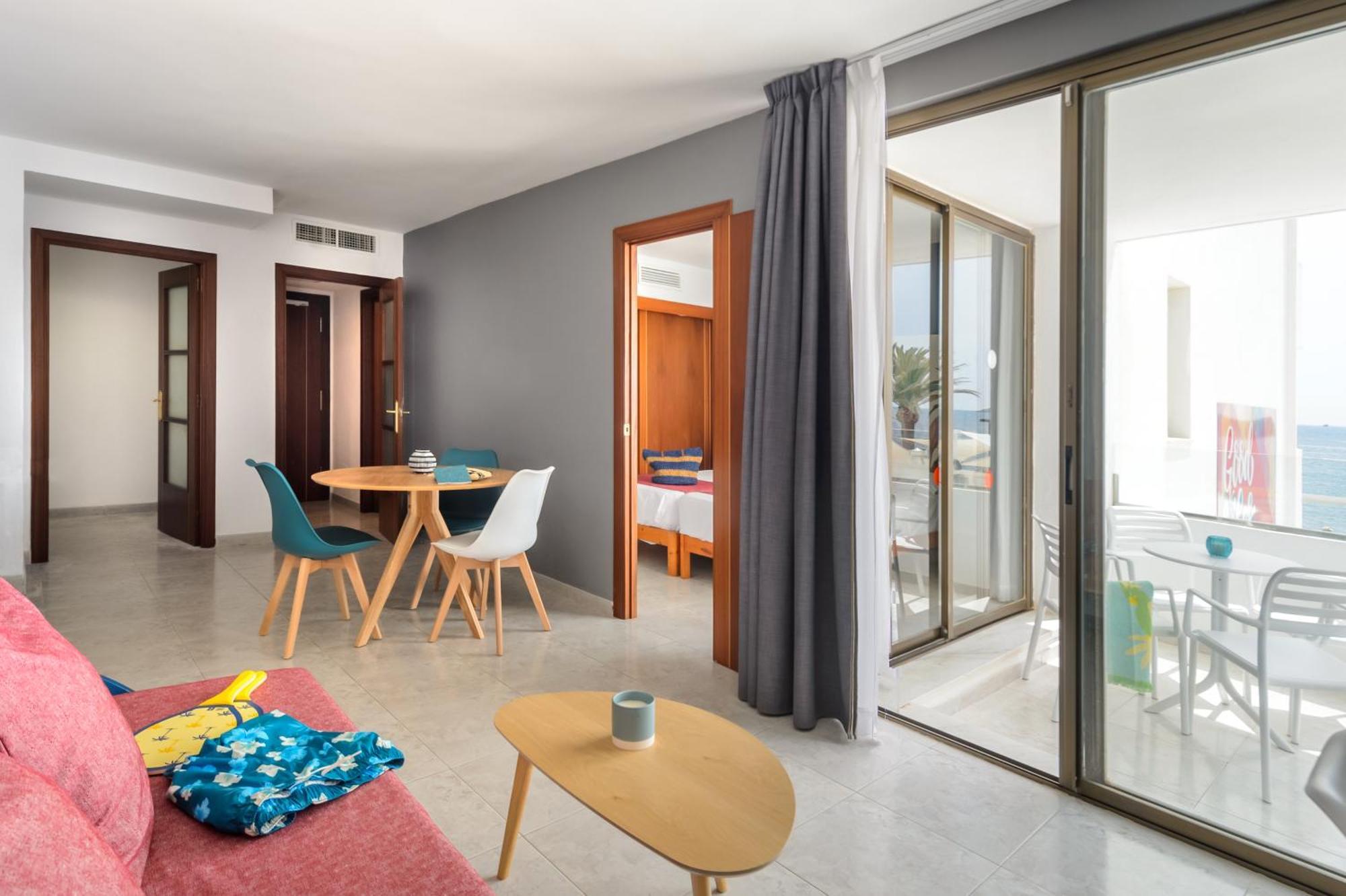 One-Bedroom Apartment (4 Adults) with Sea View