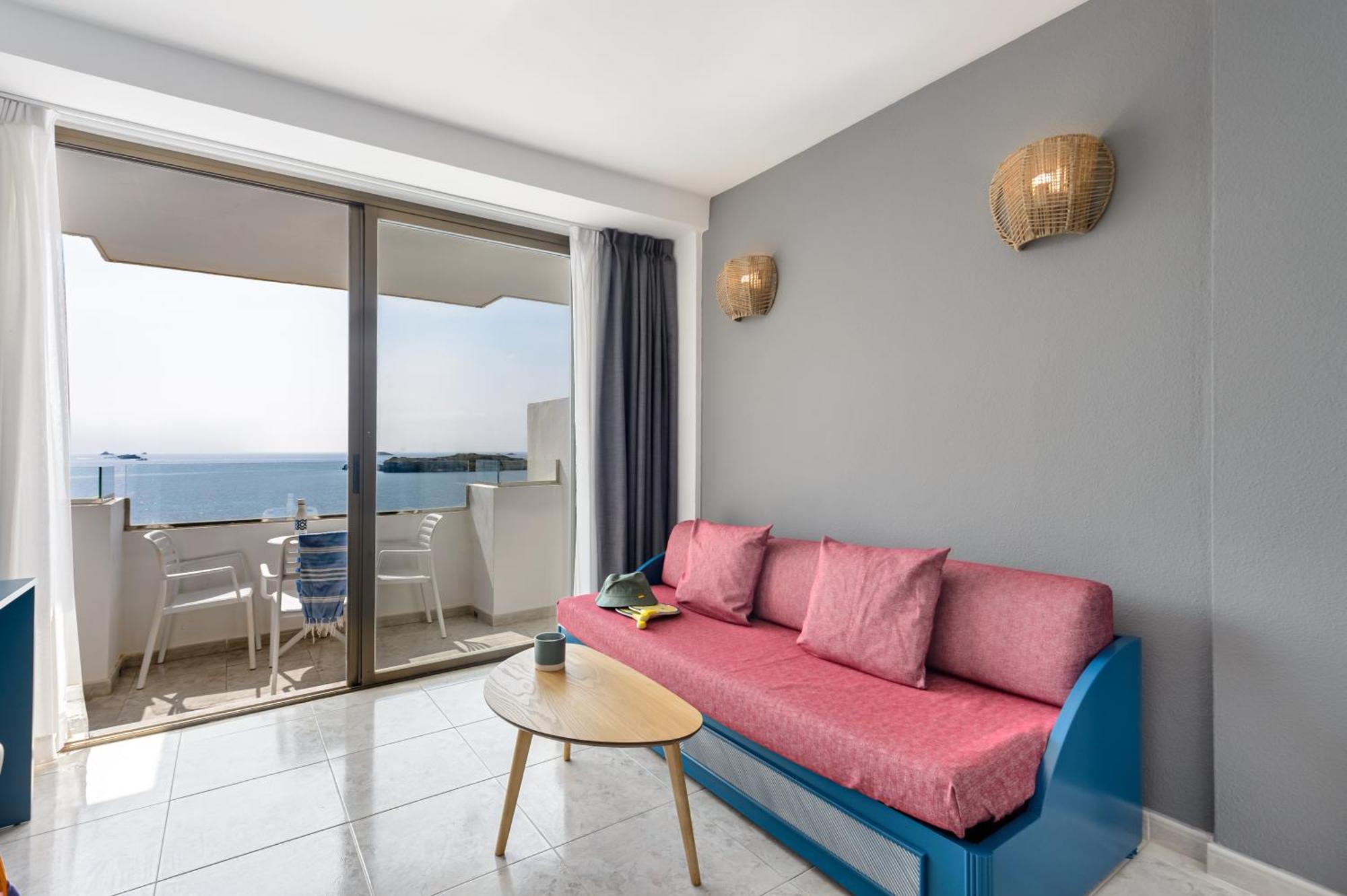 One-Bedroom Apartment with Sea View
