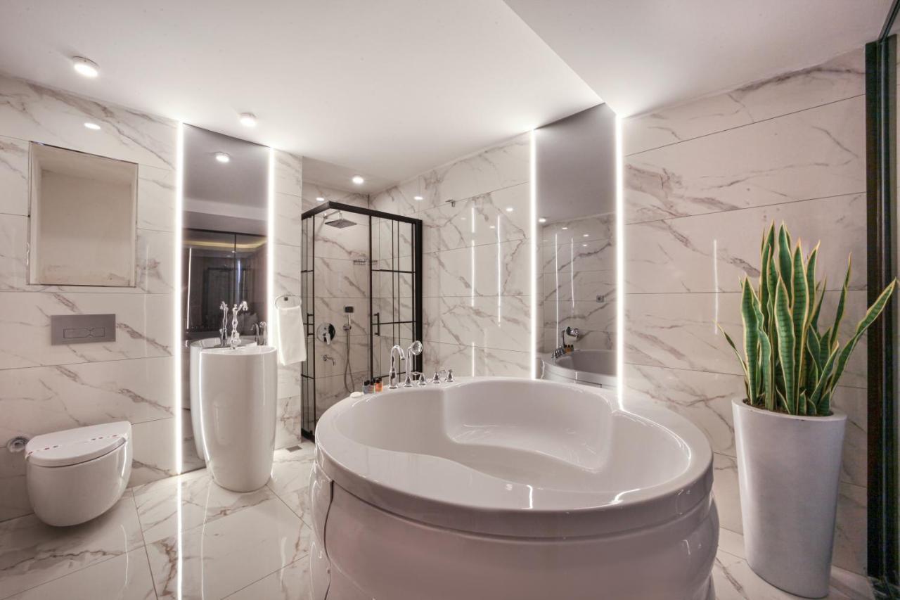 King Suite with Spa Bath