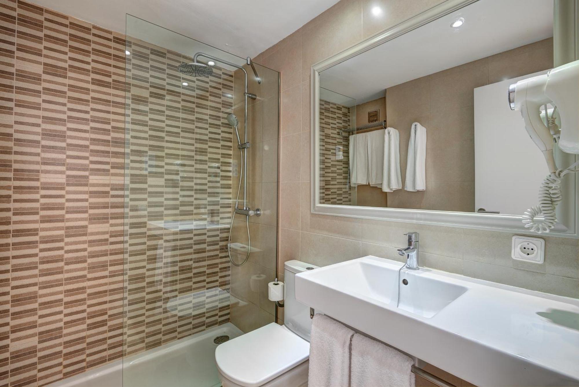Superior One Bedroom Apartment
