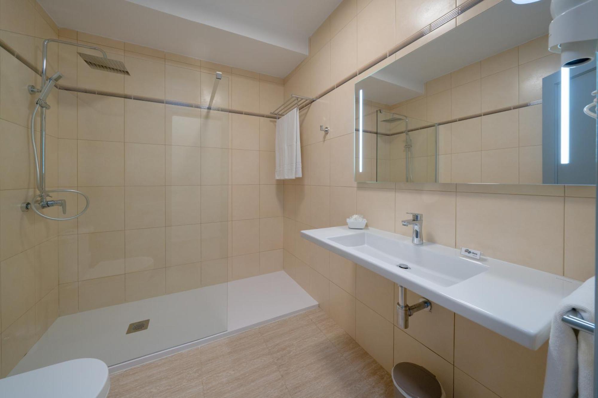 Two-Bedroom Apartment (4 Adults)
