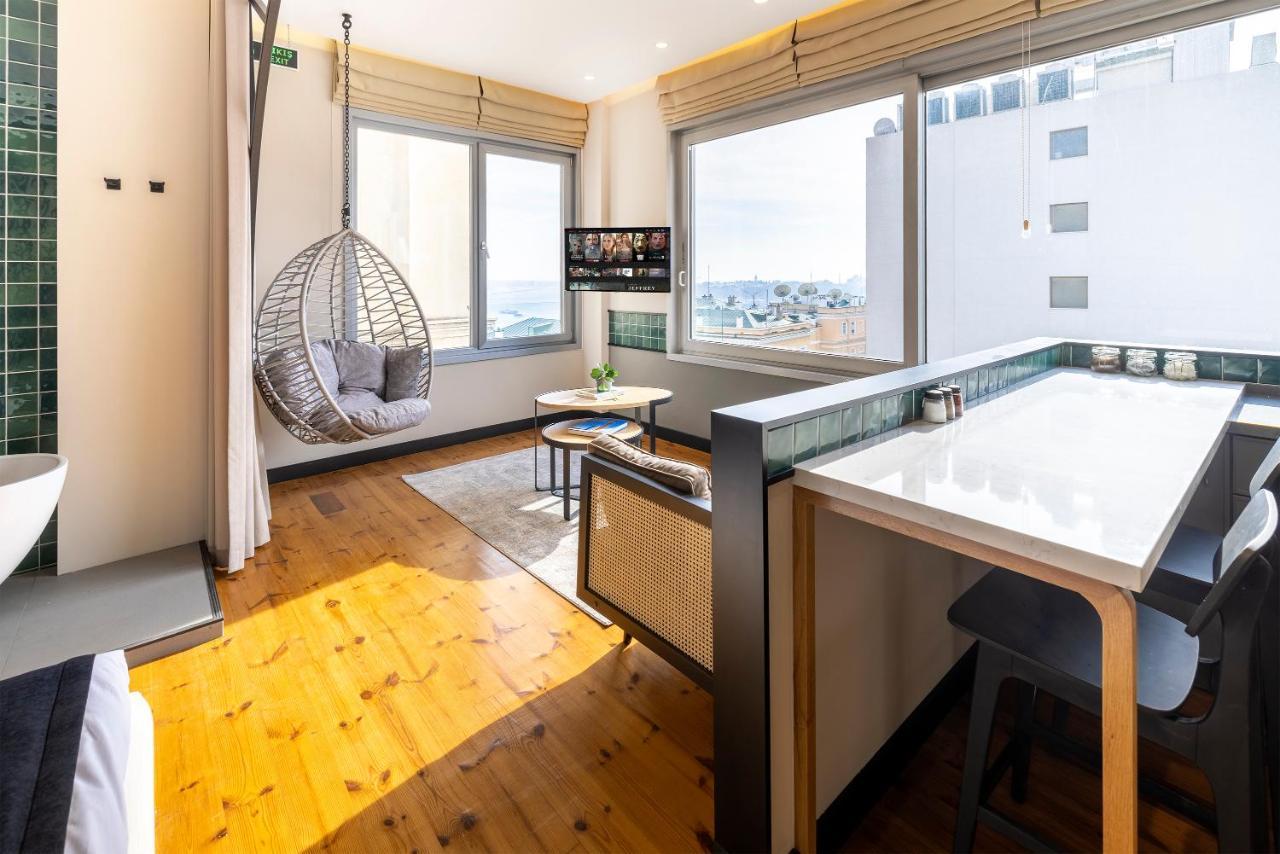 Penthouse Apartment,1297929598:JPEG