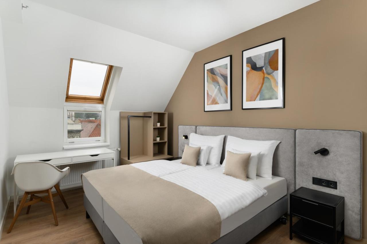 Deluxe Three-Bedroom Apartment with terrace