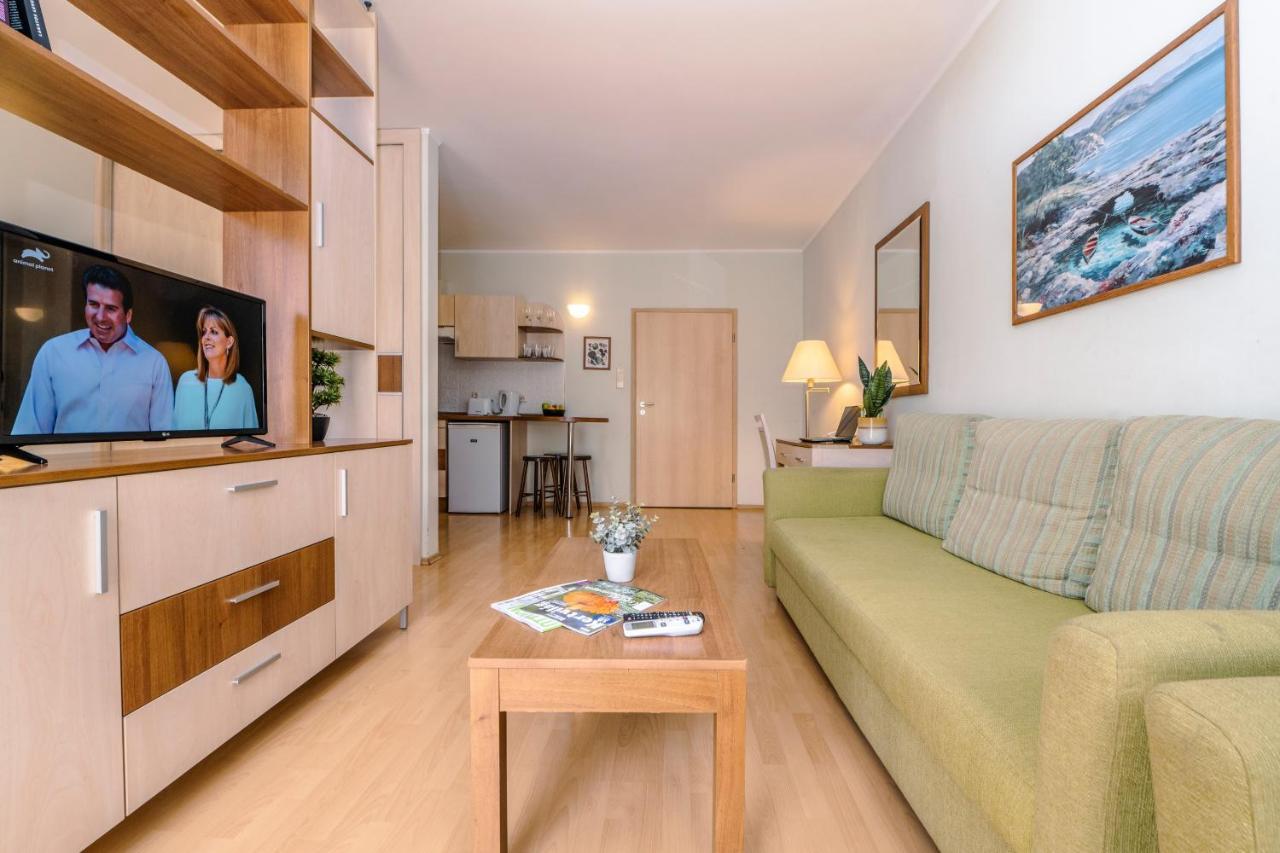 Studio (3 Adults)