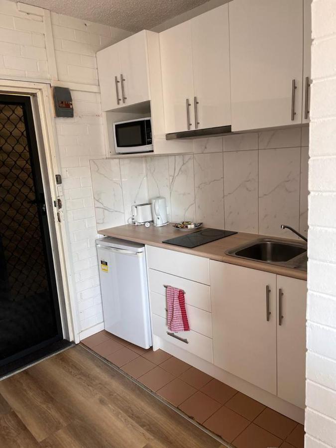 Queen Studio Apartment,1405040843:JPEG