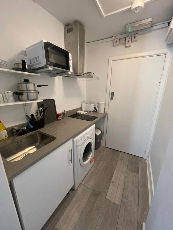 Grand floor, family studio, near train.