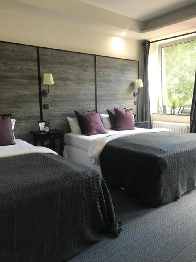 Vierbettzimmer mit Dusche