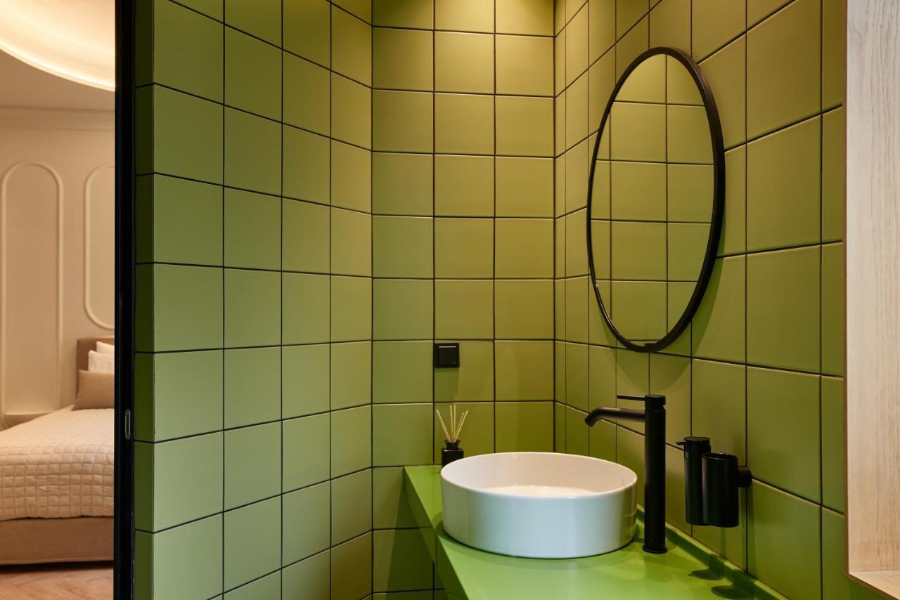 Superior Studio,1480813781:JPEG