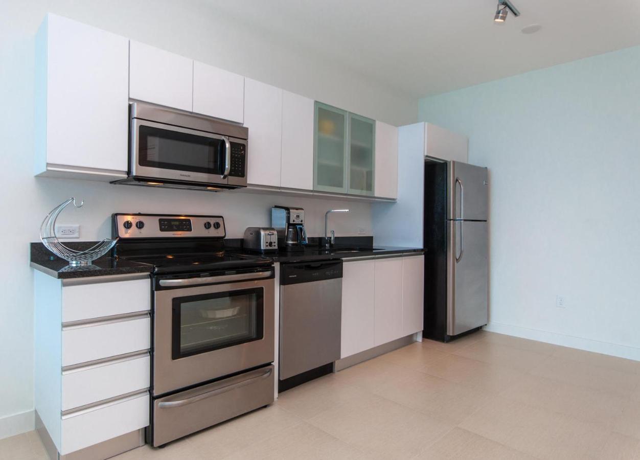 Deluxe One-Bedroom Suite with Partial Ocean View,1483465610:JPEG