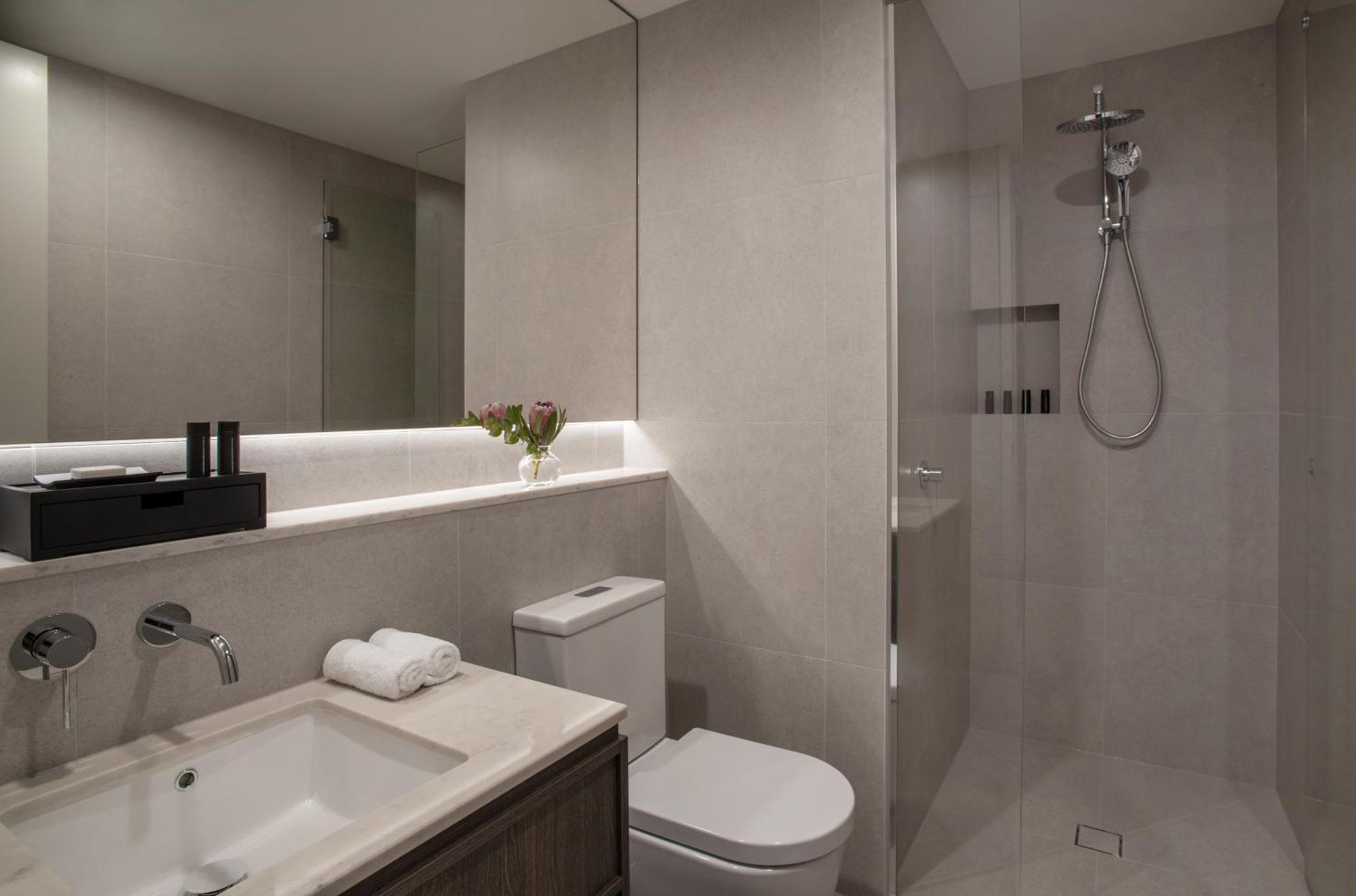 Deluxe One Bedroom Apartment Twin