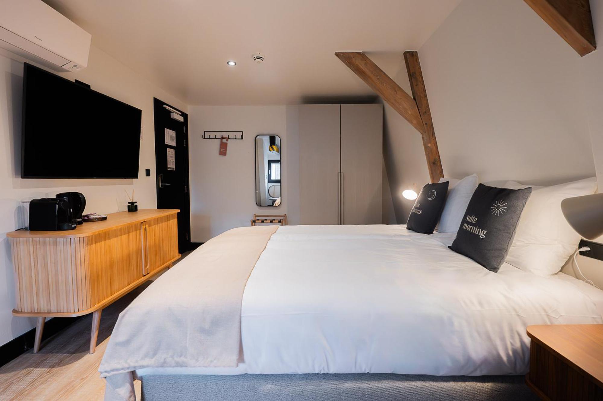 Comfort Queen Room