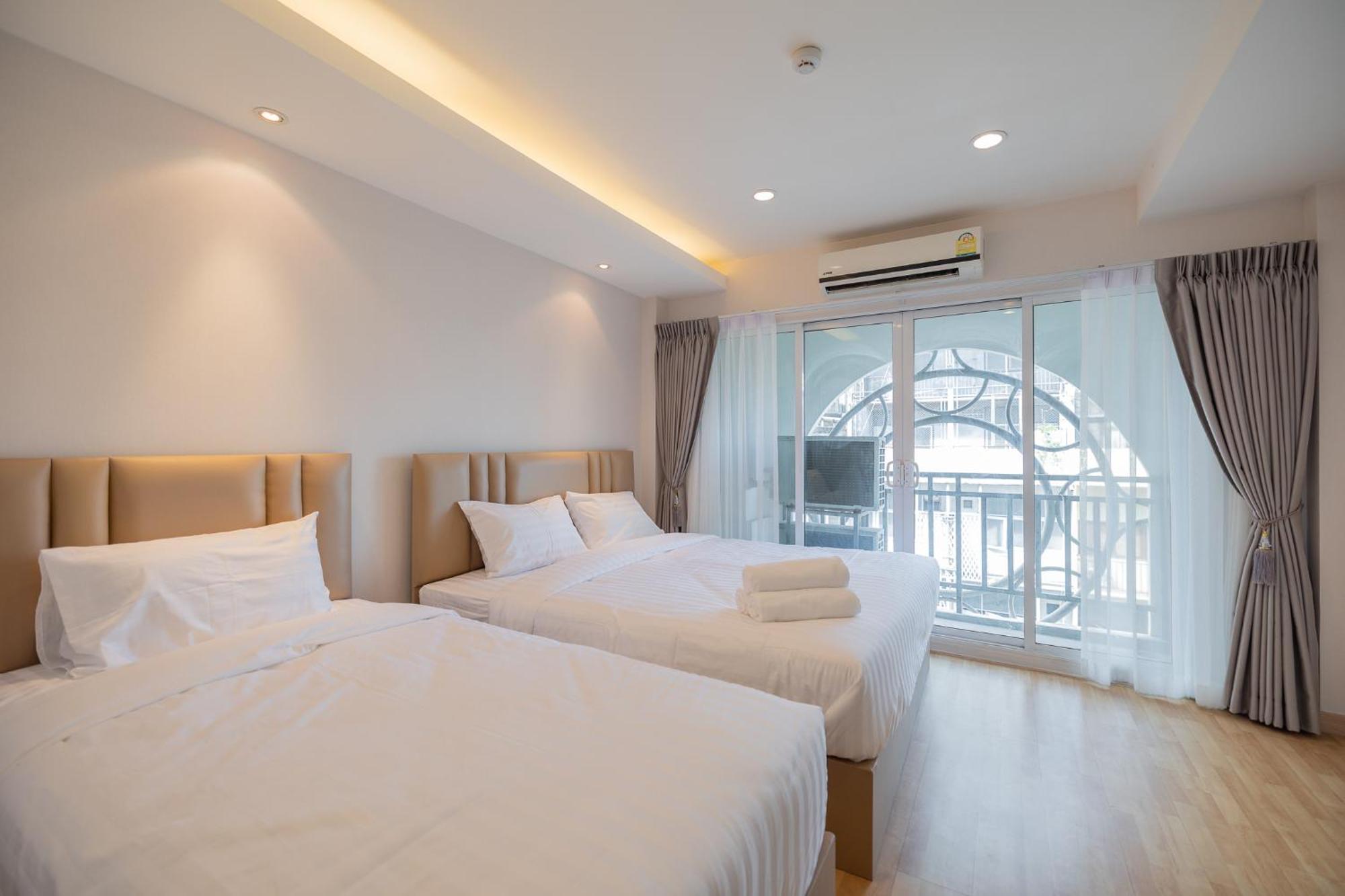 Suite triple room with balcony