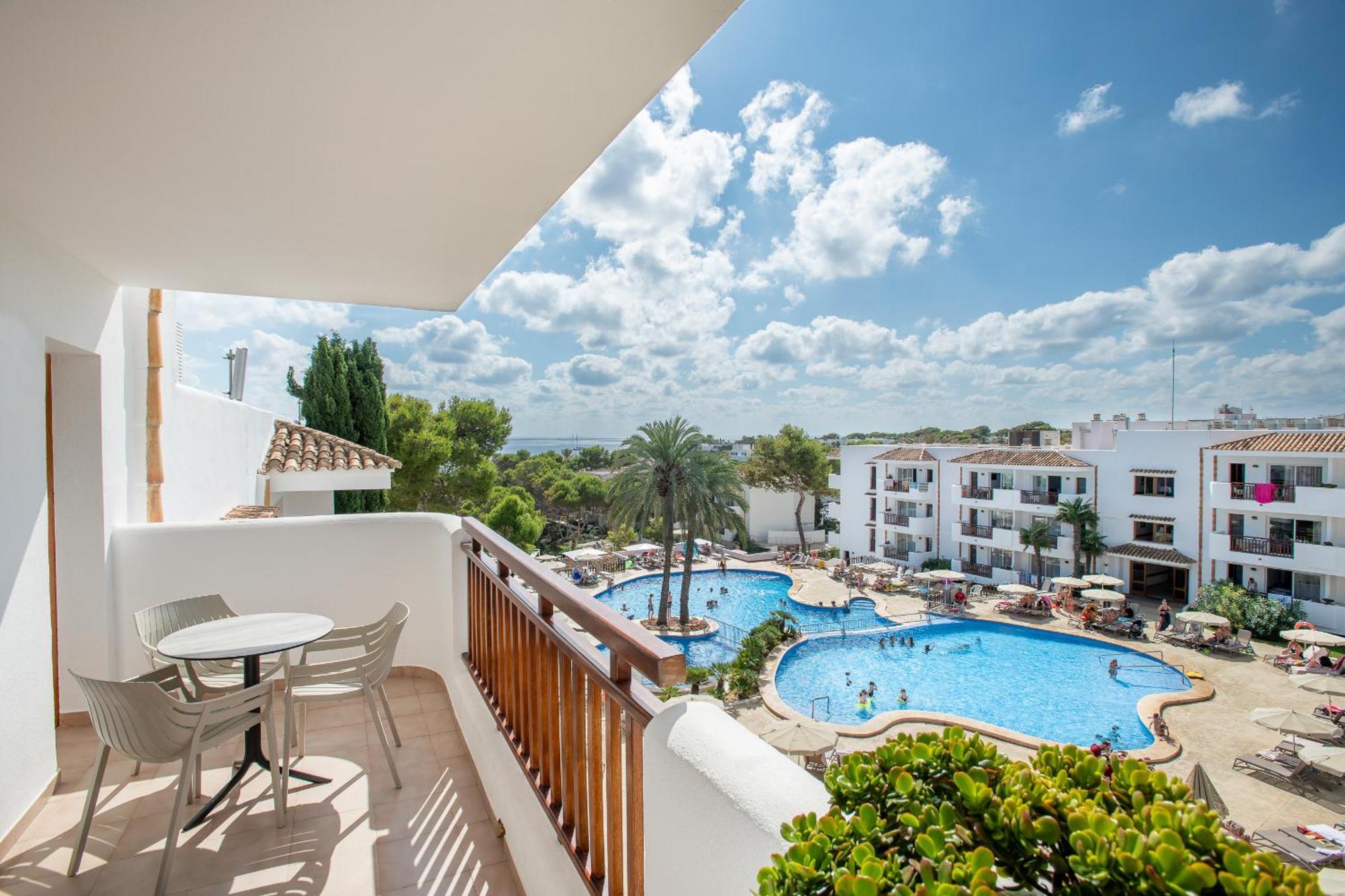 Apartment Pool View