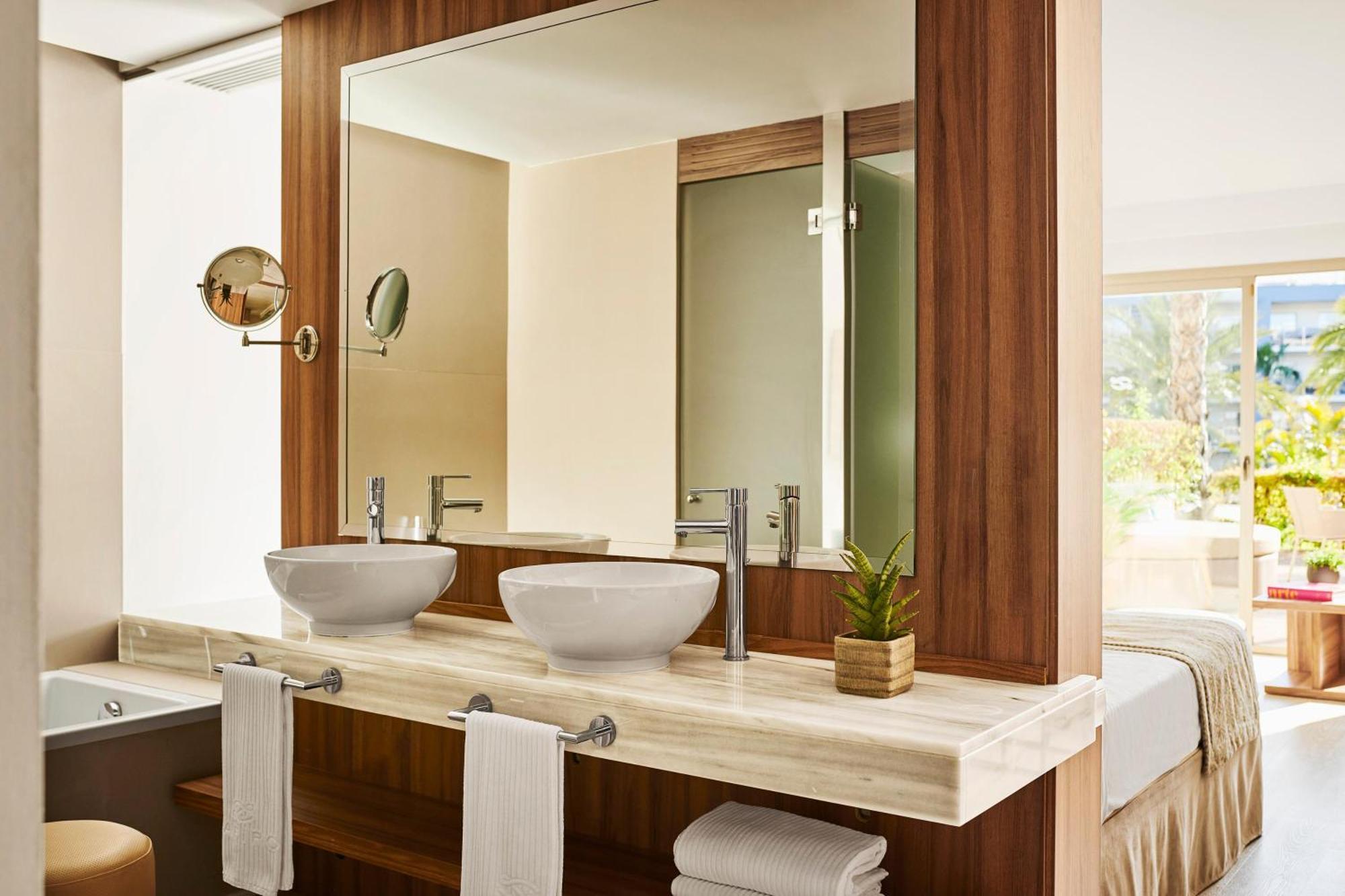 Junior Suite with Pool View