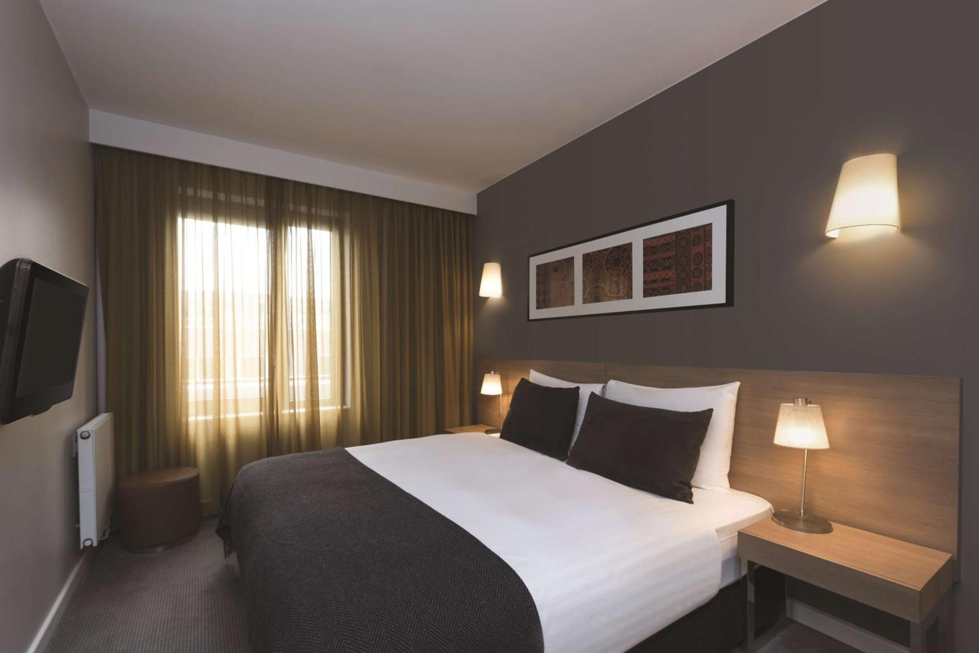 Family Room mostly with Balcony,1548217642:JPEG