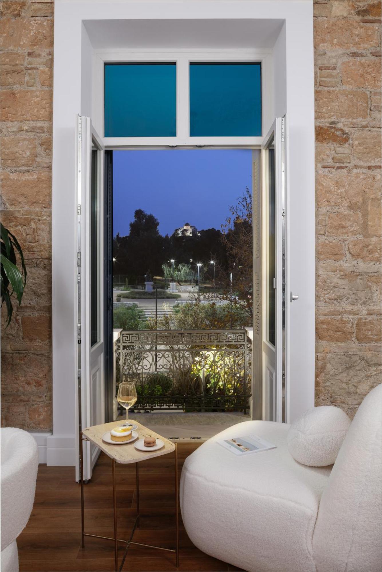 Junior Suite - Acropolis View