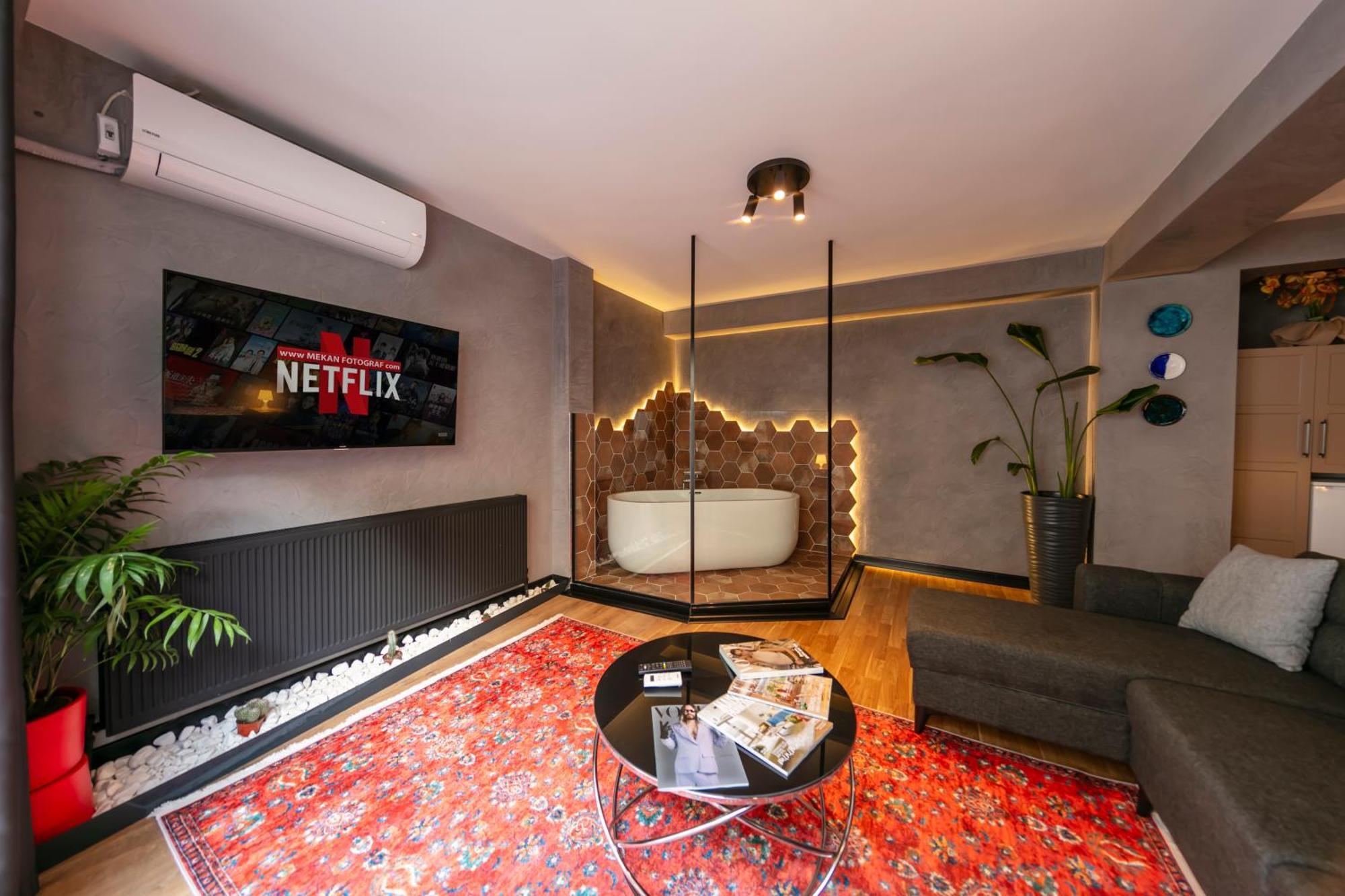 Deluxe Suite with Spa Bath
