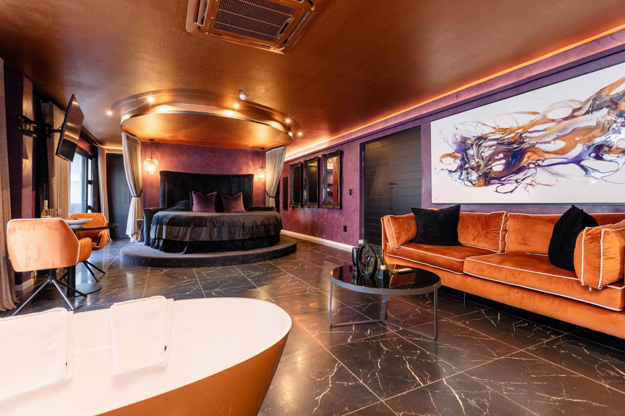 King Suite with Balcony,1587569232:JPEG