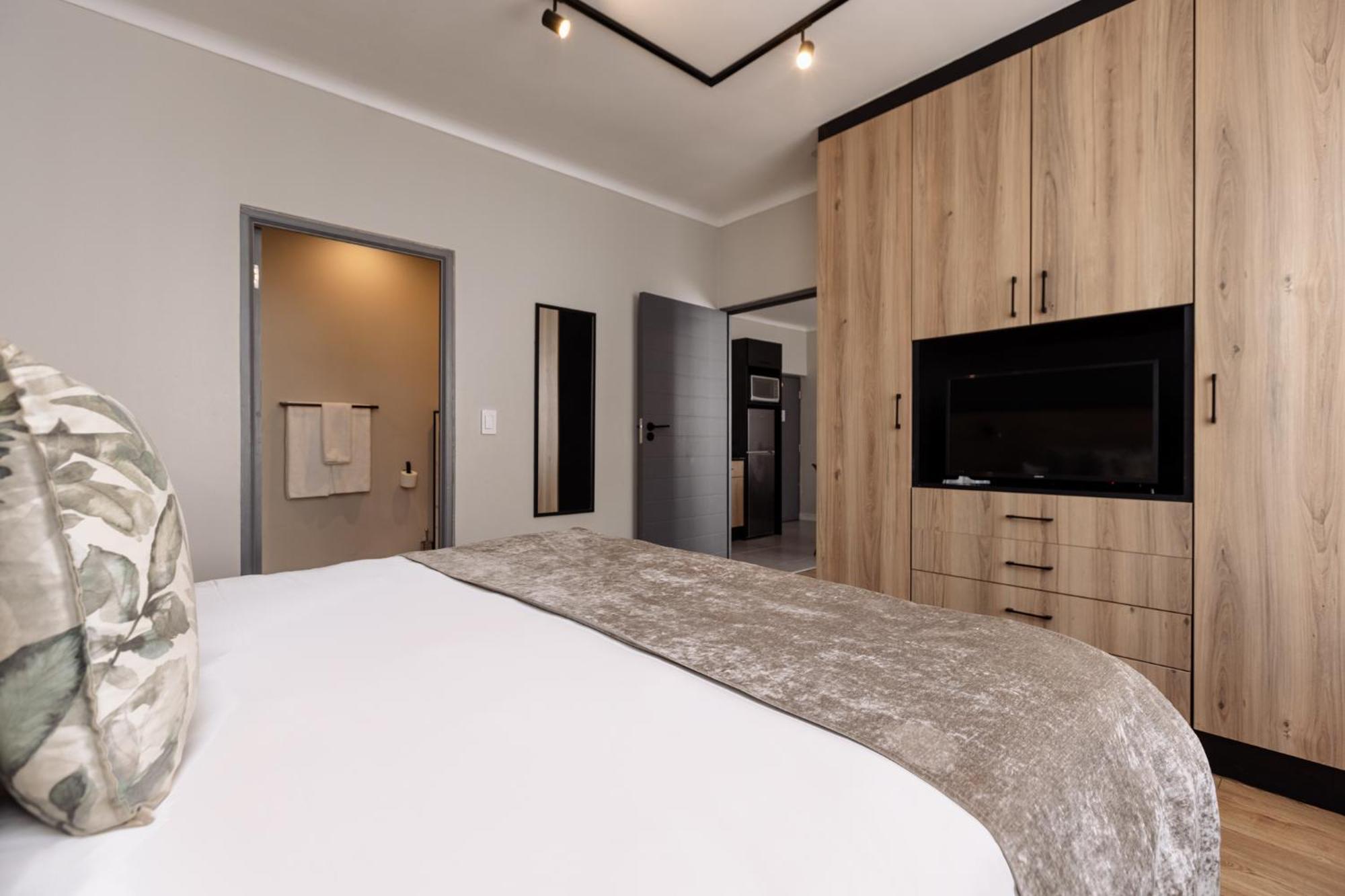 Deluxe King Suite,1587569270:JPEG