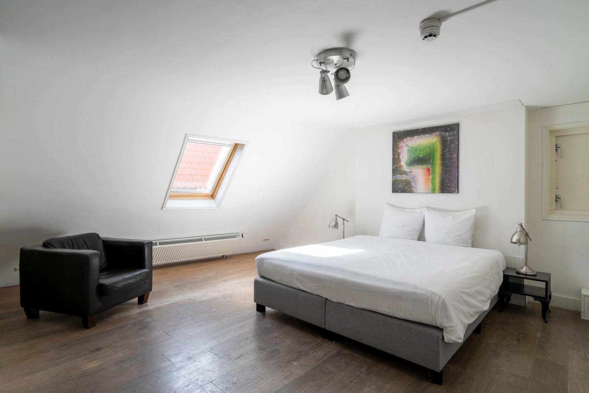 Large 2 Bedroom Apartment Sofa Bed