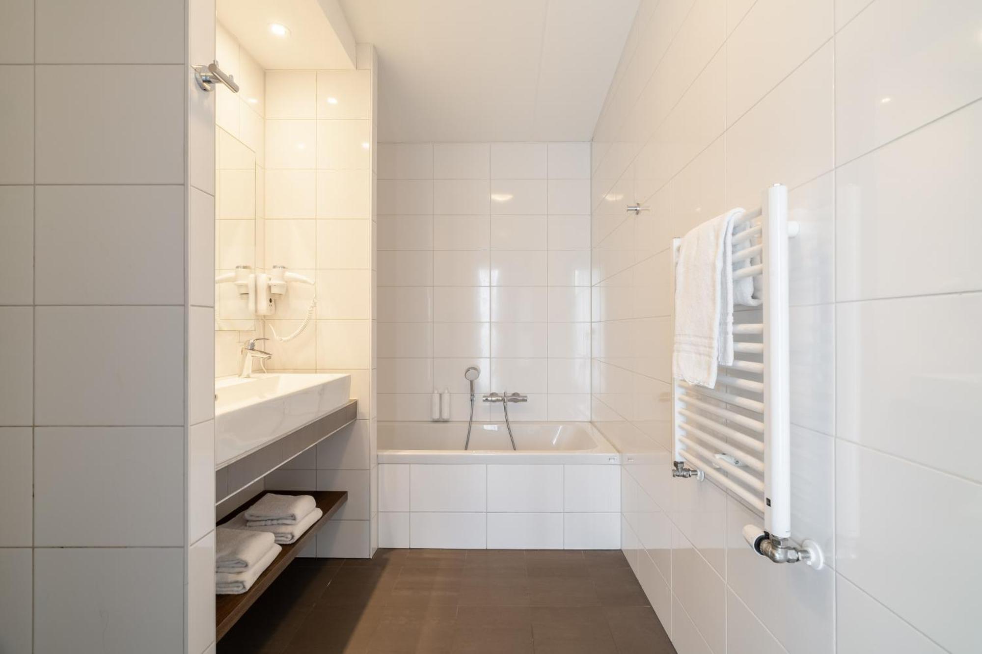 Extra Large 2 Bedroom Apartment with Sofa Bed - Canal view,1596068639:JPEG