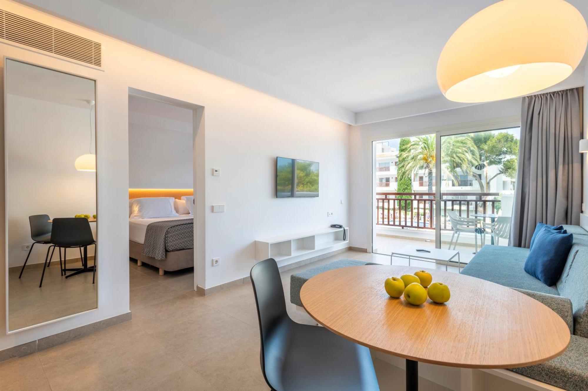 Superior Apartment wth Pool View