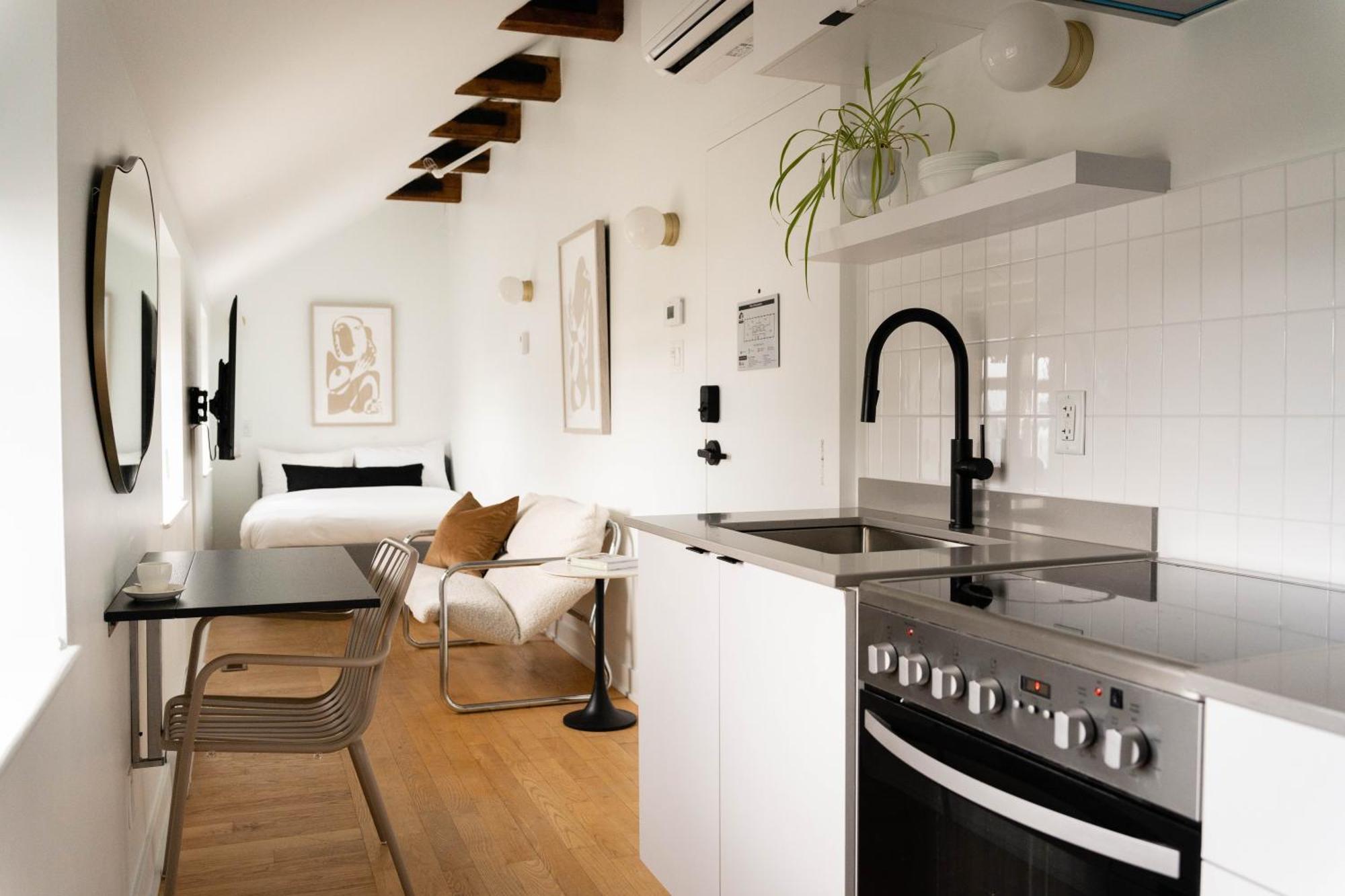 Studio Apartment double size bed