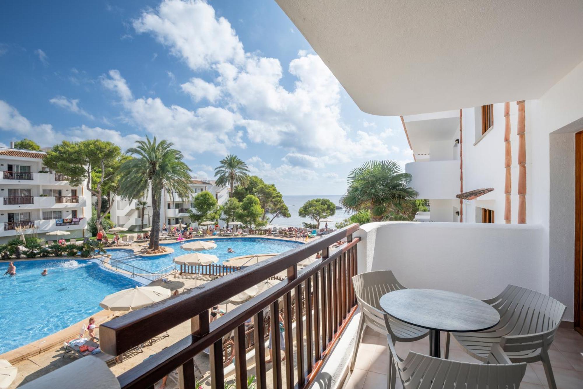 Superior Apartment wth Pool View