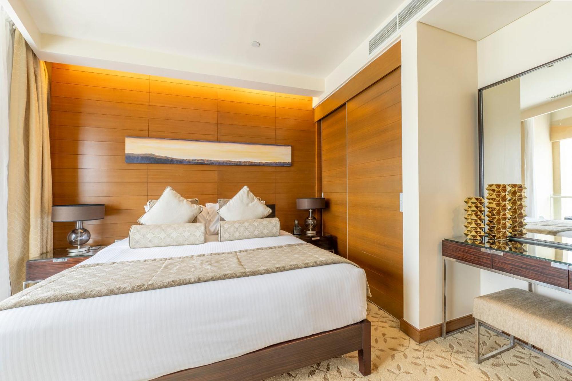 Three-Bedroom Apartment with Burj Khalifa View,1604749748:JPEG