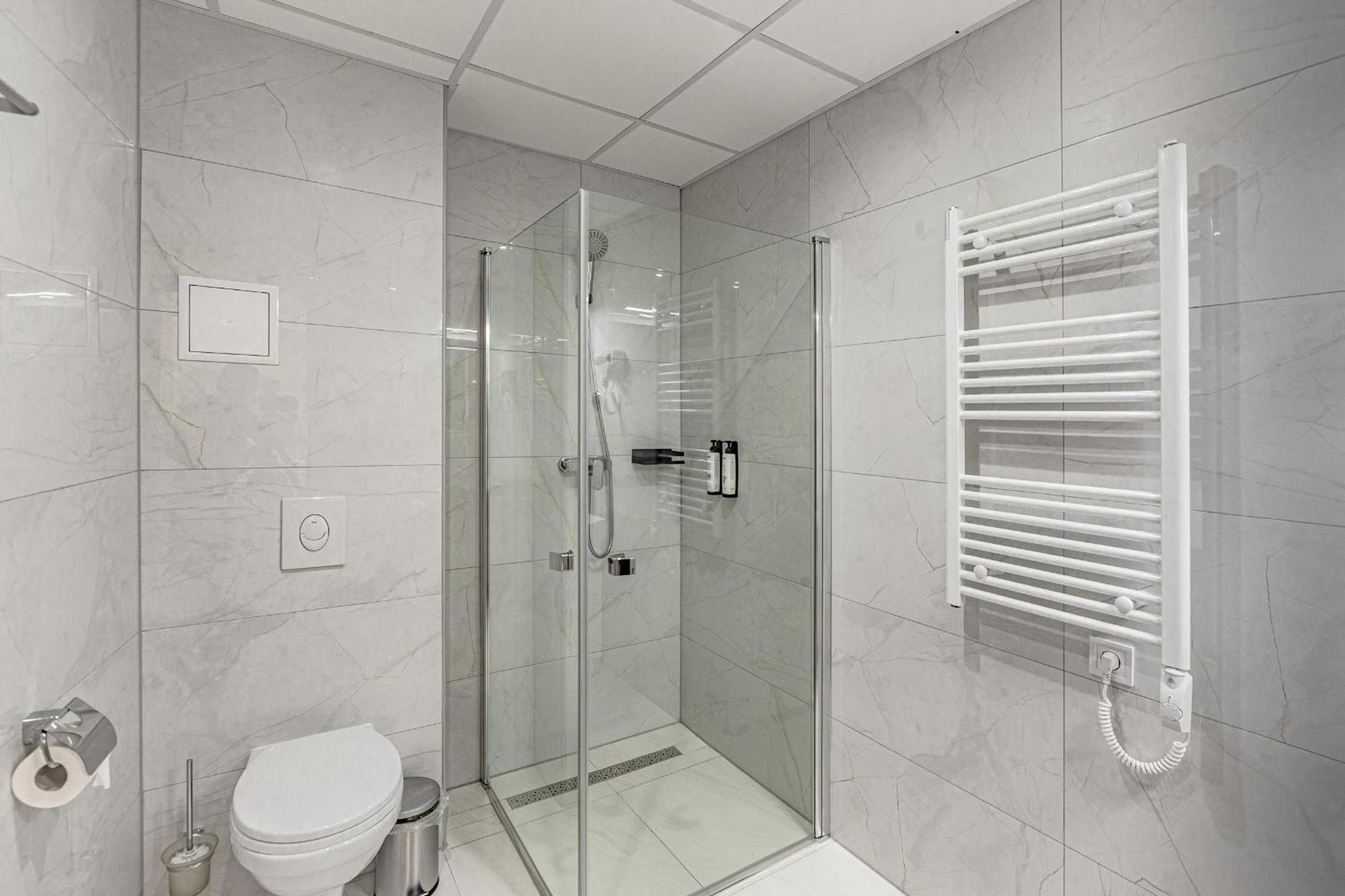 Superior One-Bedroom Apartment,1605989764:JPEG