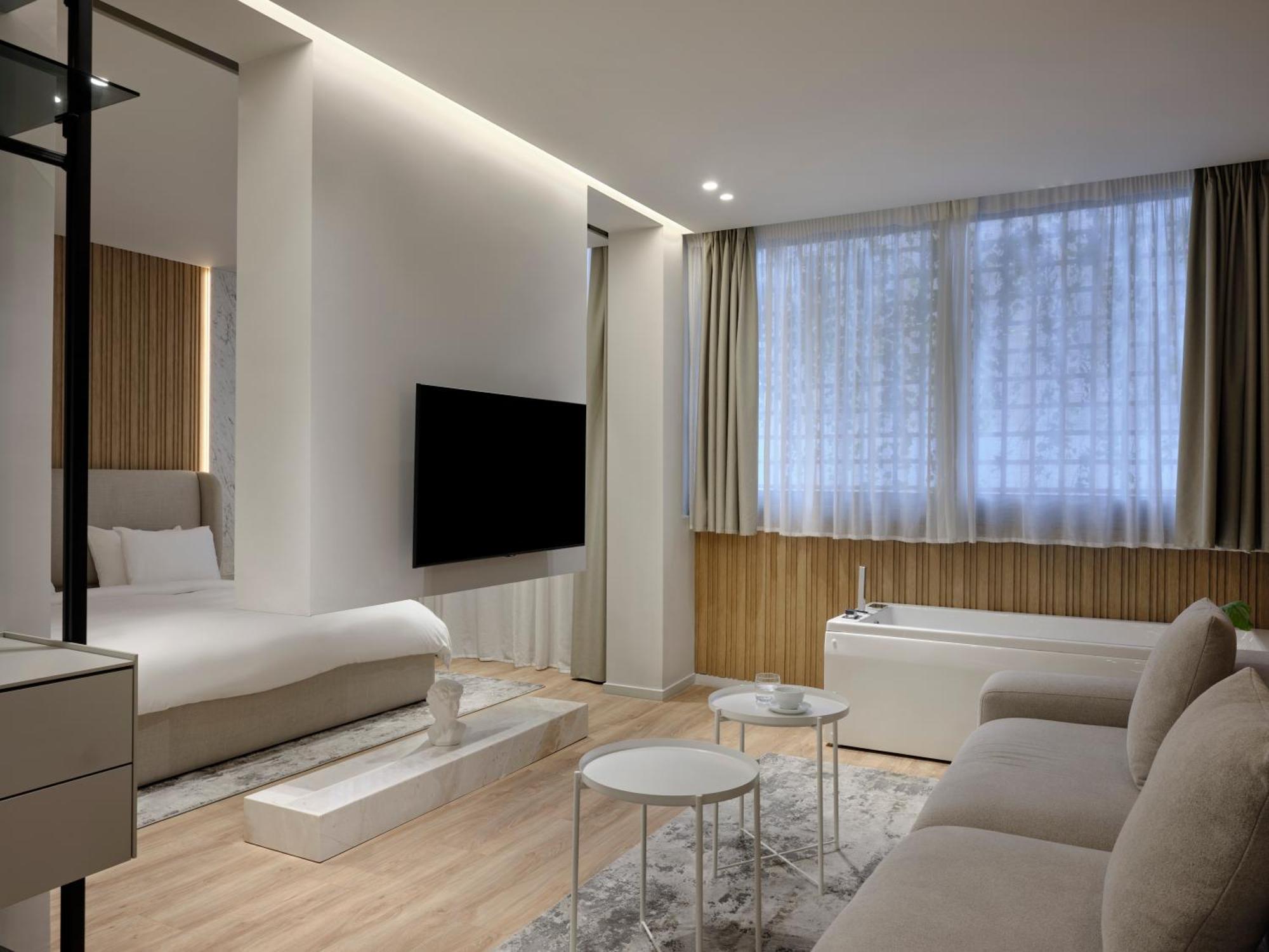 Suite with Hot Tub