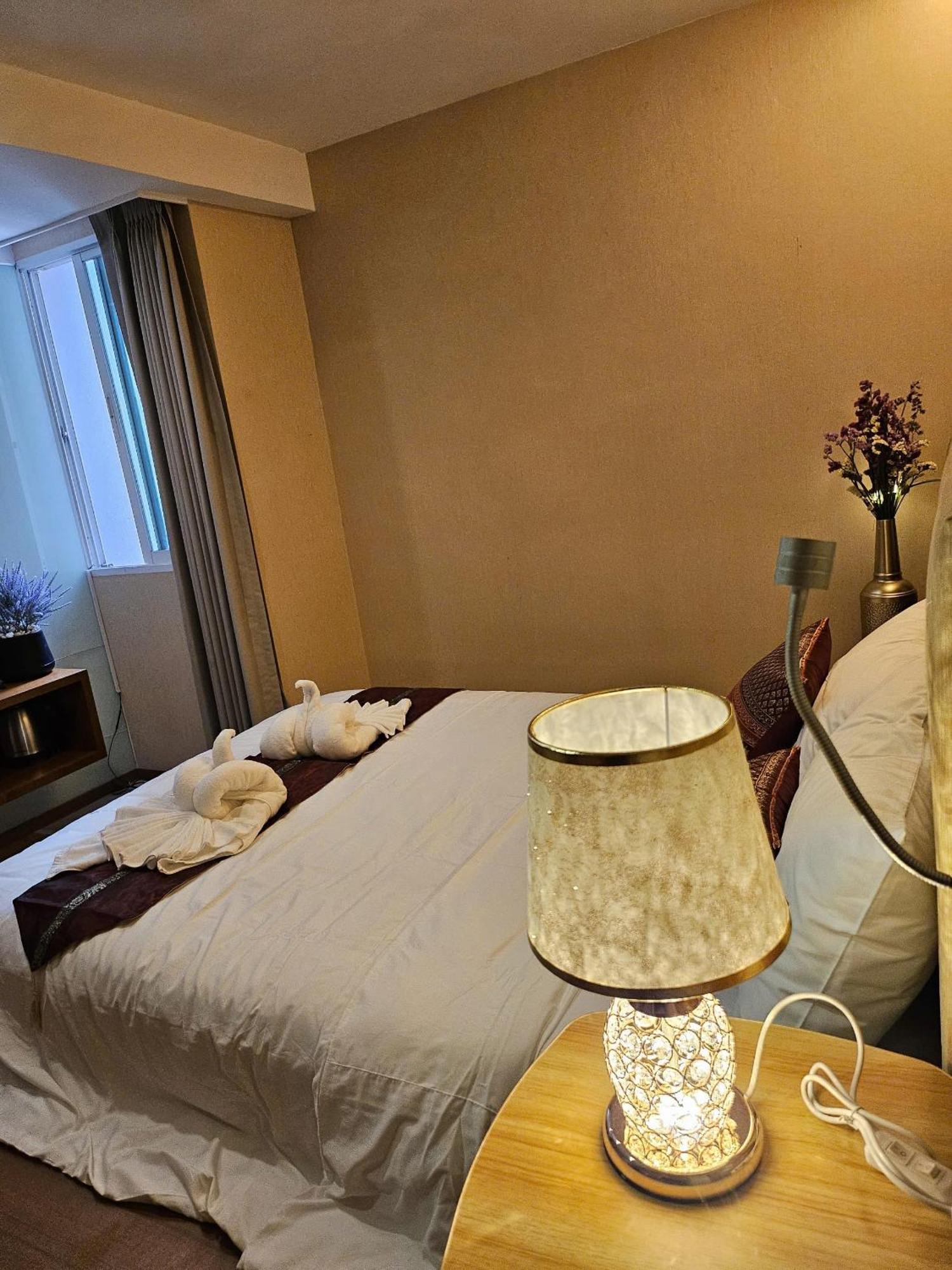 Queen Room,1620516070:JPEG