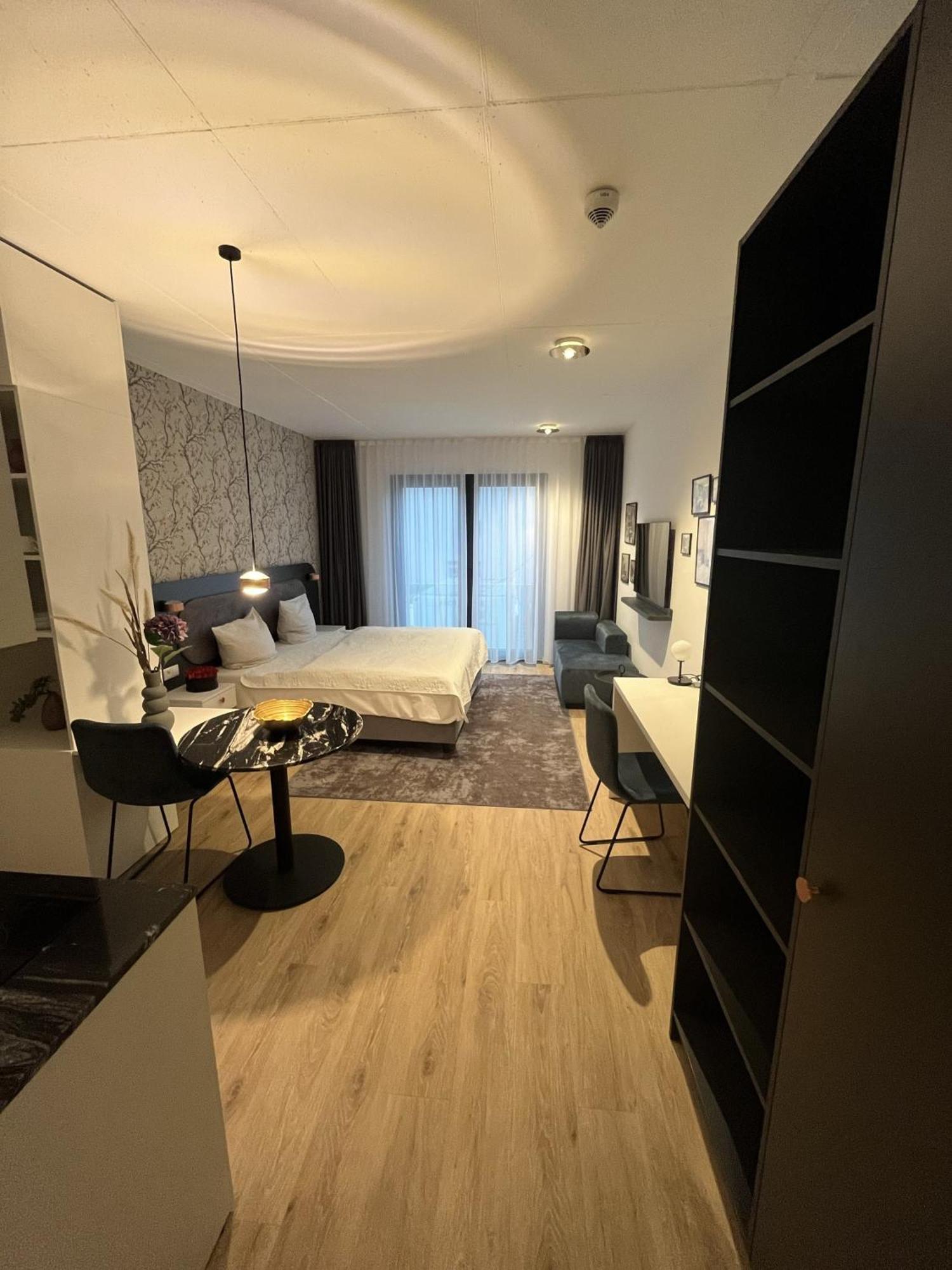 Studio with Balcony,1675033433:JPEG