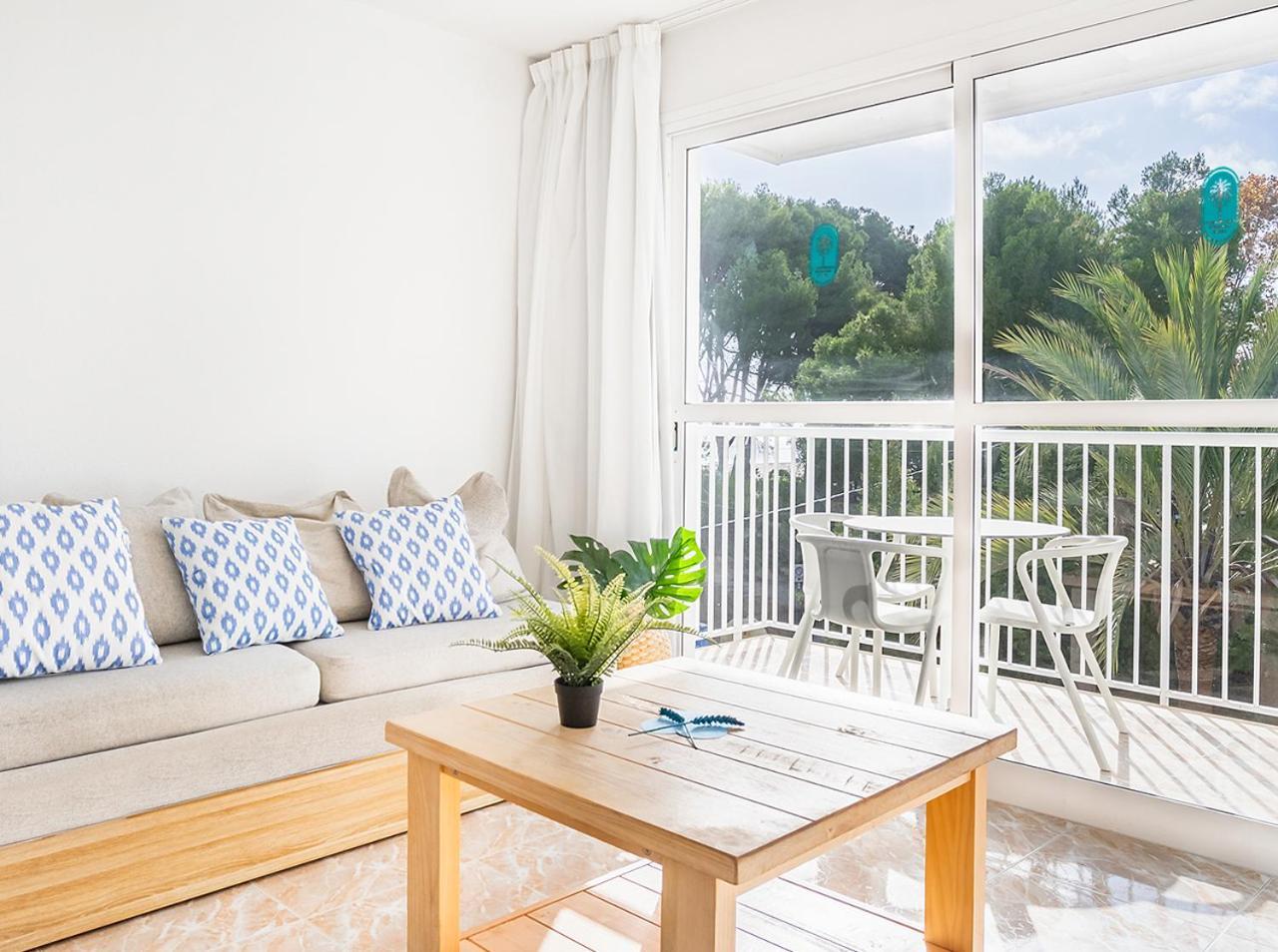 One-Bedroom Apartment Terrace Bonavida Pines