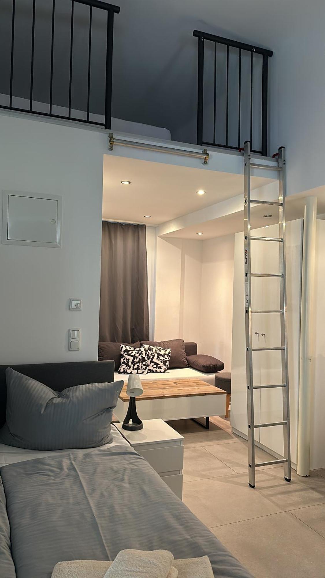 Studio,1630787417:JPEG