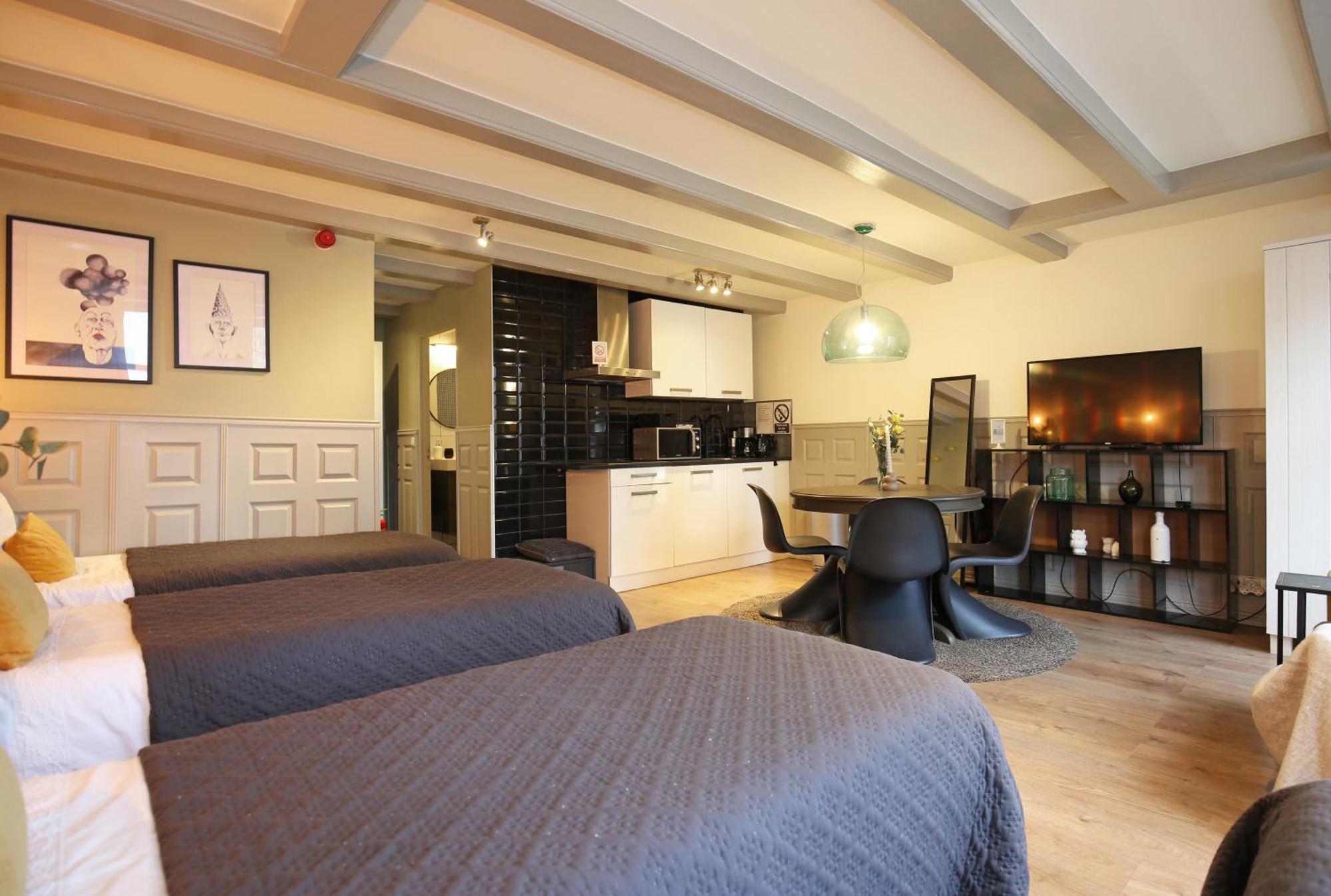 Quadruple Room Private Bathroom
