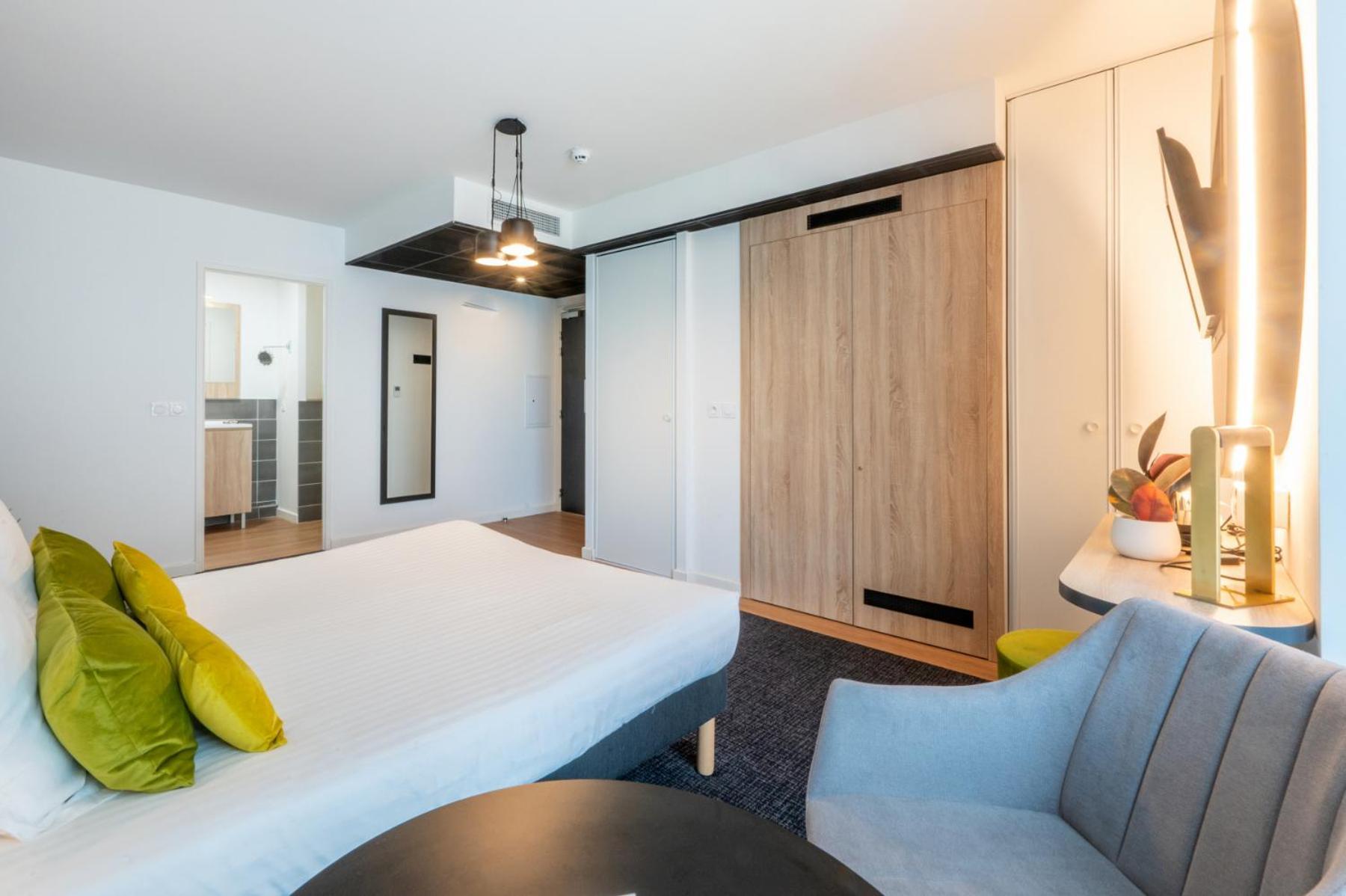 Double Room,1639373296:JPEG