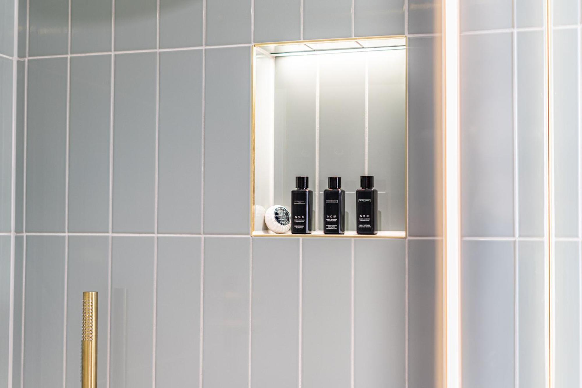 Deluxe King Room,1644369171:JPEG