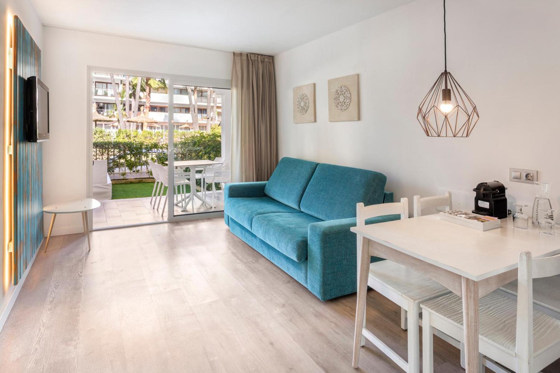 One-Bedroom Apartment Private Garden