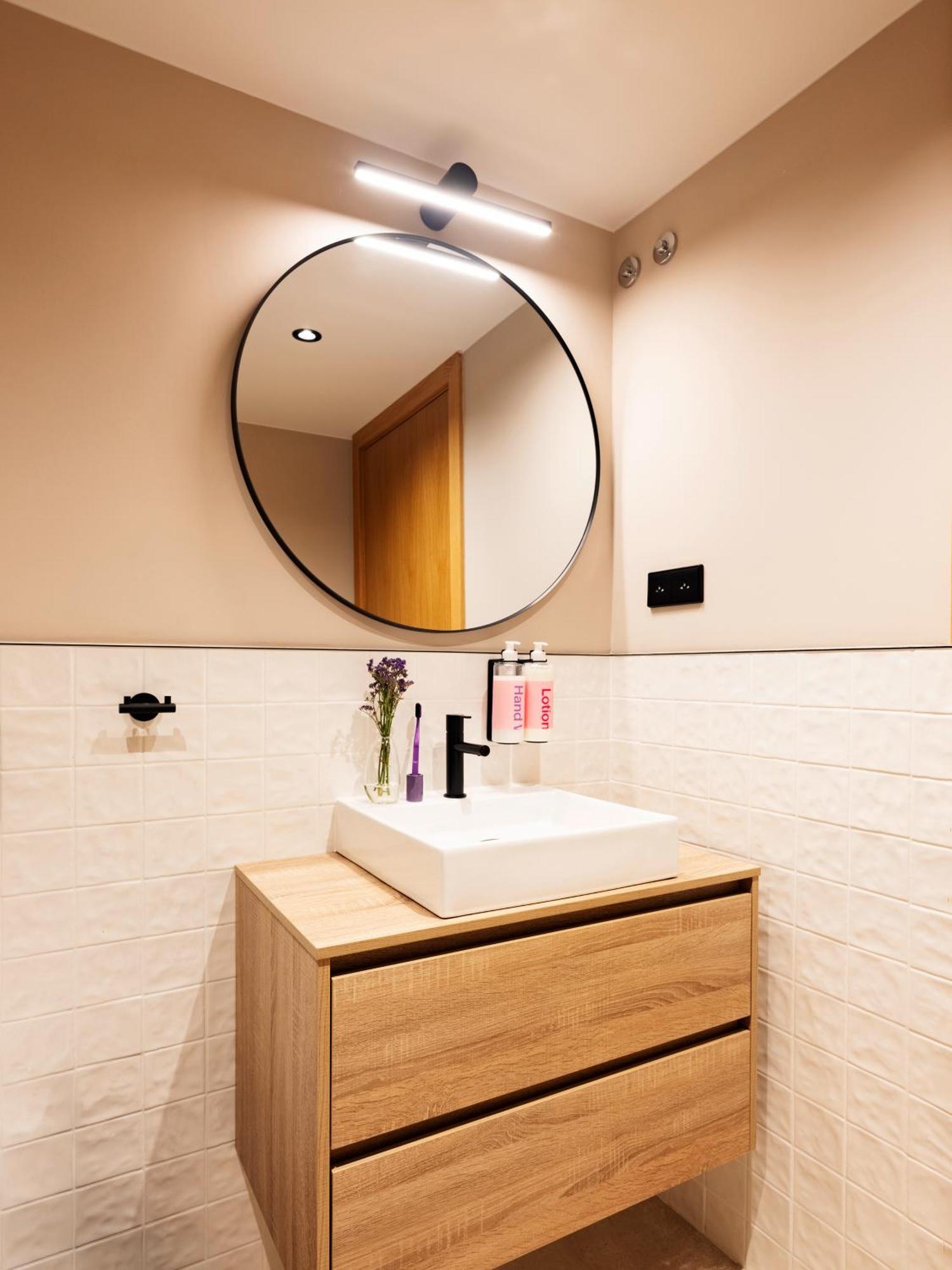 One-Bedroom Apartment with Sofa Bed,1652318990:JPEG